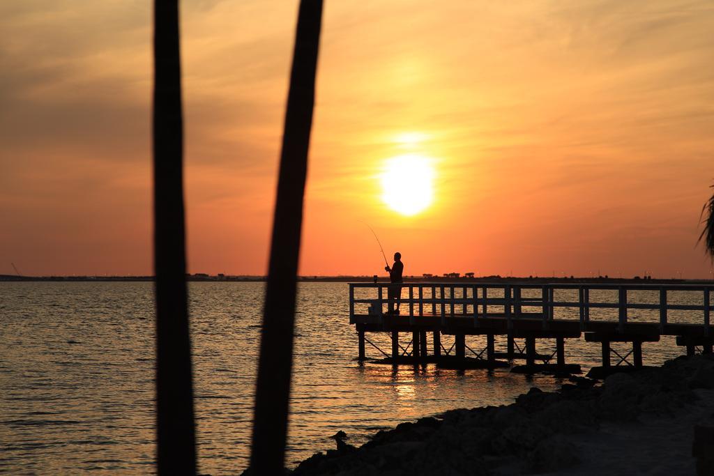 Sailport Waterfront Suites Tampa Bagian luar foto